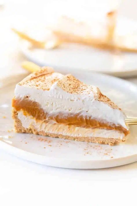 No Bake Pumpkin Cheesecake Pie | Greens & Chocolate No Bake Pumpkin Cheesecake Pie, Pumpkin Cheesecake Pie, Pumpkin Poke Cake, Whipped Pumpkin, Cinnamon Cheesecake, Pumpkin Spice Cheesecake, No Bake Pumpkin, Super Easy Desserts, Bake Pumpkin