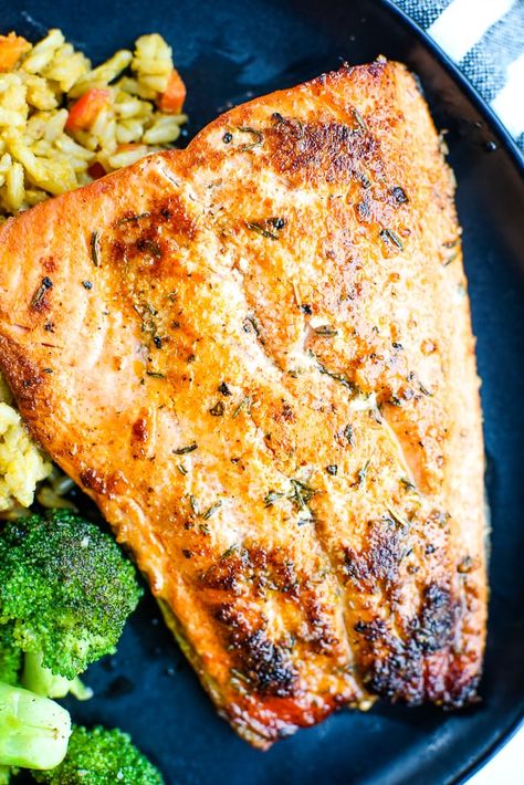 close up of pan fried salmon filet Pan Fried Salmon Fillet Recipes, Pan Fried Salmon Recipes With Skin, Salmon Filet Recipe Pan, Fry Salmon Recipes Pan, Fried Salmon Dinner Ideas, Salmon Recipes Fried, Pan Fry Salmon With Skin, Pan Fried Salmon Skinless, Skinless Salmon Recipes Pan Seared