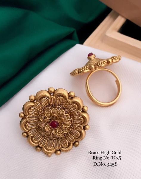 Antique Gold Ring Design For Women, Pendent Design, Cocktail Ring Designs, Gold Neck Chain, Antique Gold Rings, Stone Bangles, Hand Chain Jewelry, Wedding Pose, Gold Earrings Models