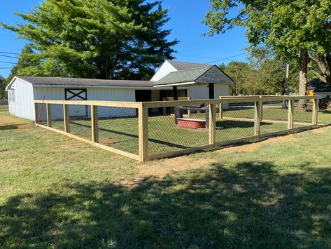 Black chain link with wood posts Chain Link With Wood Posts, Wood And Chain Link Fence Ideas, Black Chain Link Fence, Woodworking Shop Plans, Dog Yard, House Backyard, Dog Area, Diy Fence, Hobby Farm