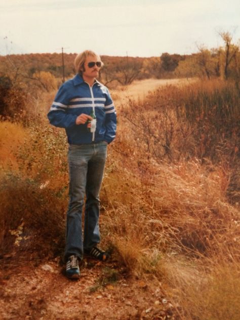 My dad (early 80's) Christmas Vintage Outfit, Divorced Dad Core, 80s Dad Outfit, Dad Core Outfits, Dad Core Aesthetic, Dad Core Fashion, 80s Dad Aesthetic, Cool Dad Aesthetic, Divorced Dad Aesthetic