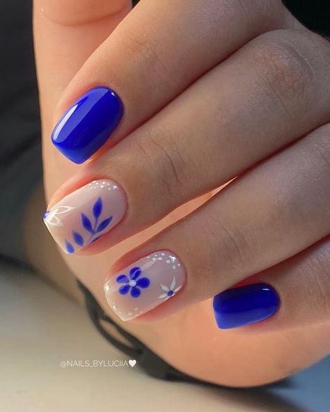 Lucía Caballero on Instagram Manicure Azul, Nail Art Bleu, Sns Nails Designs, Quick Nail Art, Blue Gel Nails, New Nail Art Design, Summer Gel Nails, Art Deco Nails, Geometric Nail