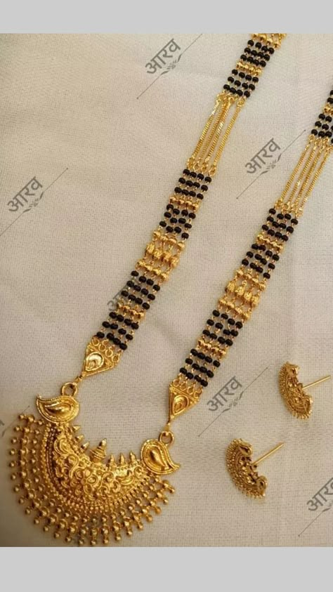 Pahadi Mangalsutra Design, Long Mangalsutra Designs Gold Latest, Modern Mangalsutra Designs, Pretty Gold Necklaces, Indian Gold Necklace Designs, Gold Jewels Design, Bridal Jewelery, Gold Bangles For Women, Black Beads Mangalsutra Design