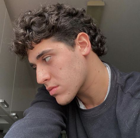 Soft Mullet, Mullet Men, Layered Curly Haircuts, Long Curly Hair Men, Men's Curly Hairstyles, Men Haircut Curly Hair, Mens Hairstyles Medium, Mullet Haircut, Curly Mullet