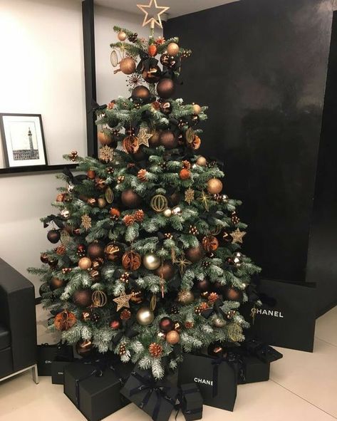 Christmas Tree Inspo, Christmas Tree Decorating Themes, Tree Themes, Christmas Tree Inspiration, Ribbon On Christmas Tree, Cool Christmas Trees, Christmas Tree Ideas, Christmas Inspo, Noel Christmas