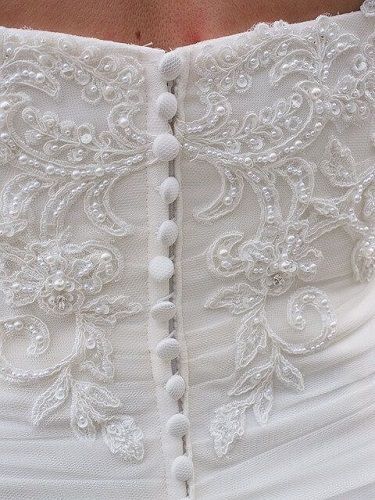 Back Of A Wedding Dress, Wedding Gown Patterns, Velvet Wedding Dress, Wedding Dress Buttons, Wedding Dresses Images, Crystal Wedding Dress, Wedding Dress Alterations, Sewing Wedding Dress, Diy Wedding Dress