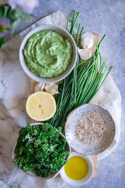 Vegan Green Goddess Avocado Dip, a plant-based take on the classic featuring parsley, chives, tarragon, and garlic. Perfect for sandwiches and as a dip for crudités! #vegan #greengoddess #avocado #dip #platter #plantbased #easy #herbs Vegan Green Goddess, Green Goddess Dip, Dip Platter, Catering Food Displays, Vegetable Platter, Avocado Dip, Vegan Dip, Homemade Condiments, Healthy Toddler Meals