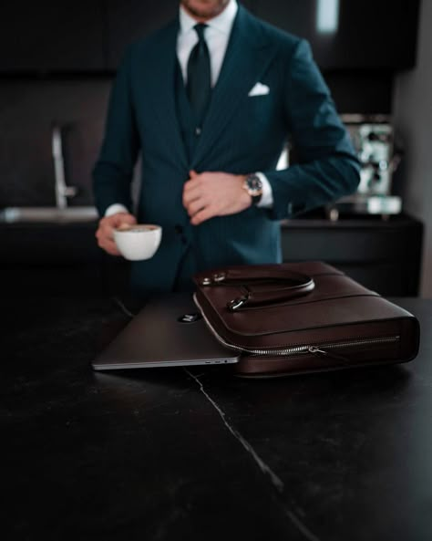 Rich Business Man Aesthetic, Smart Man Aesthetic, Salesman Aesthetic, Men In Office, Wealthy Husband, Men Luxury Lifestyle, Business Man Photography, Maclaren Cars, Luxury Lifestyle Rich Life