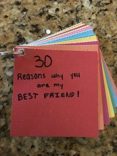 Diy Best Friend Gifts, Anniversaire Diy, Bff Birthday Gift, Bff Birthday, Cute Valentines Day Gifts, Presents For Best Friends, Diy Gifts For Friends, Friends Diy, Cute Birthday Gift