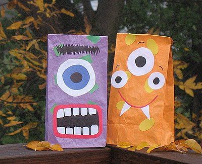 Valentine Bags for Kindergarten | All dressed up and ready to hold your party treats, these monster bags ... Monster Treats, Halloween Craft Projects, Monster Crafts, Easy Halloween Crafts, Monster Birthday, Halloween Treat Bags, Halloween Monster, Halloween Bags, Family Crafts