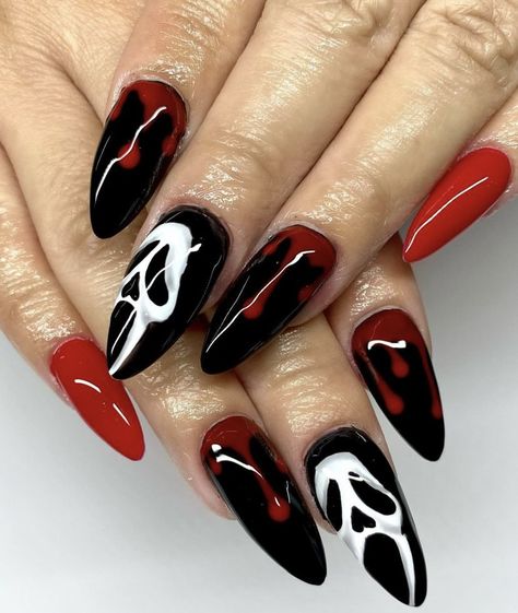 Ghostface Nails Black And Red, Scream Nails Coffin Shape, Red Ghostface Nails, Slasher Movie Nails, Black White And Red Halloween Nails, Halloween Coffin Shaped Nails, Slasher Nail Art, Simple Ghostface Nails, Horror Nails Easy