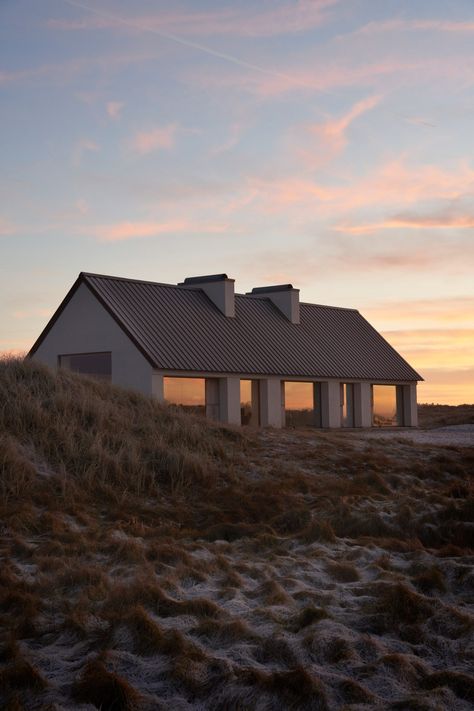 Hahn Lavsen places Vipp Cold Hawaii gueshouse in Danish sand dunes Hawaii Pictures, Hawaii Homes, Norm Architects, Coastal Retreat, Brick Flooring, Natural Ventilation, Coastal Landscape, Ranch Style, Exposed Brick