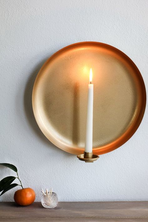 We Hacked a Target Serving Platter Into a Beautiful Brass Sconce | Hunker Wall Candle Holders Diy, Diy Sconces Ideas, Diy Wall Sconces, Giant Christmas Ornaments, Sconces Living Room, Diy Ceiling, Diy Candle Holders, Wall Candle Holders, Candle Wall Sconces