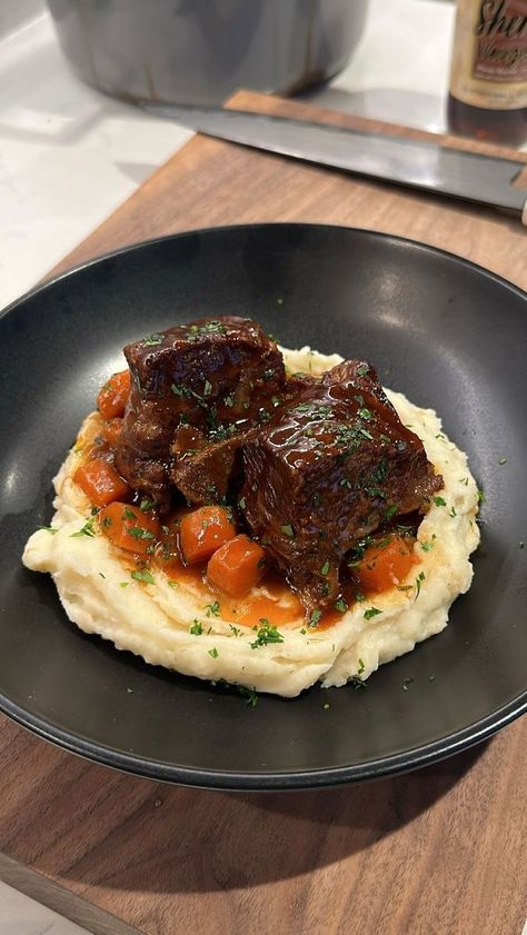 Garlic Confit, Doing The Dishes, Braised Short Ribs, Healthy Food Dishes, Healthy Food Motivation, Yummy Comfort Food, Food Recepie, Short Ribs, Newt