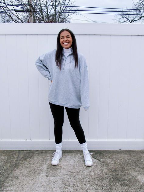 Pullover With Turtleneck Under, Turtle Neck Under Sweatshirt, Turtle Neck Under Sweatshirt Outfit, White Turtleneck Outfit Layer, Winter 2020 Outfits, Turtle Neck Outfit Women, White Sweatshirt Outfit, White Turtleneck Outfit, Turtleneck Outfit Layering