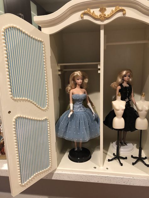 Fashionista Barbie Dolls, Barbie Doll House Aesthetic, Barbie Dolls Vintage, Barbie Doll Dresses Gowns, Barbie Doll Fashion Outfits, Old Barbies, Barbie Dolls Collections, Barbie Vintage Outfits, Barbie Doll Dresses