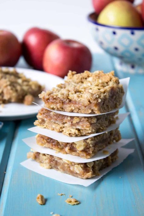 Oatmeal Bars with an applesauce filling makes a quick and easy snack. Homemade Oatmeal Bars, Easy Oatmeal Bars, Applesauce Recipes, Oatmeal Bars Recipes, Toddler Recipes, Homemade Oatmeal, Easy Puff Pastry, Chocolate Oatmeal Cookies, Apple Sauce Recipes