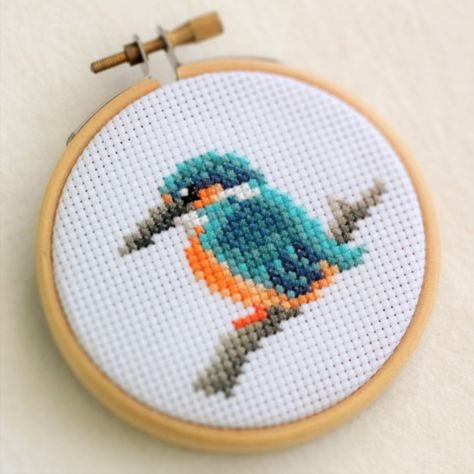 Bird Cross Stitch, King Fisher, Kingfisher Bird, Melty Beads, Stitch Ideas, Kingfisher, Cross Stitch Pattern, Cross Stitch Embroidery, Stitch Pattern