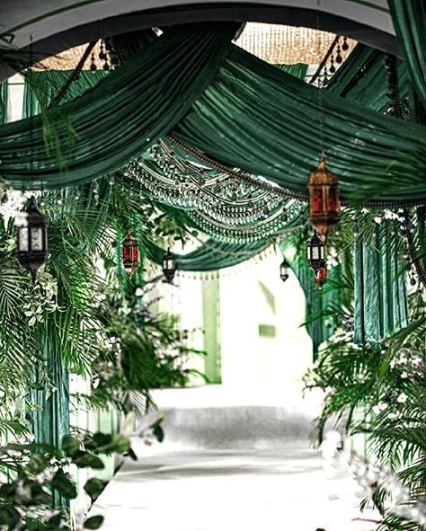 Draped from the ceiling, a shiny emerald velvet fabric makes for a stylish way to enhance the luxury of your wedding venue decor. Visit us to whet your imagination and explore enchanting possibilities to create the emerald and gold wedding of your dream! Drapery Backdrop, Emerald And Gold Wedding, Emerald Wedding Colors, Emerald Green Wedding Theme, Green Wedding Decorations, Draping Wedding, Wedding Ceiling, Green Velvet Fabric, Gold Wedding Inspiration