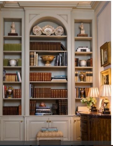 Classic Bookshelves, Lots Of Books, Bookcase Styling, Salon Interior Design, Design Apartment, Home Libraries, Built In Bookcase, Built In Shelves, Design Living Room