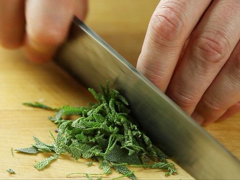 Knife Skills: How to Mince Fresh Sage Leaves Green Lentil Soup, Basic Knife, Knife Skills, Fresh Sage, Knife Skill, Green Lentils, Sage Leaves, Vegan Soups, No Cooking