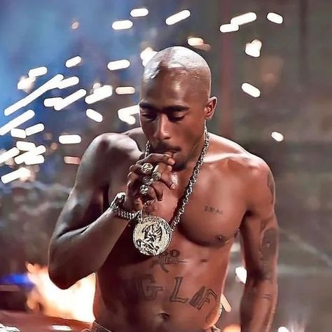 Tupac Body, Tupac Photos, 2pac Videos, Tupac Makaveli, Tupac Wallpaper, Tupac Pictures, 90s Men, Gangsta Rap, Tupac Shakur