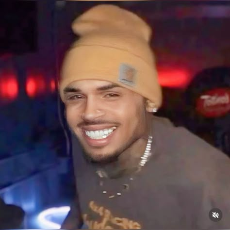 Residuals Chris Brown, Chris Brown Smile, Chris Brown Smiling, Chris Brown Face, Chris Brown Pfp, Chris Brown Meme, Chriss Brown, Chris Brown Party, Chris Brown Funny