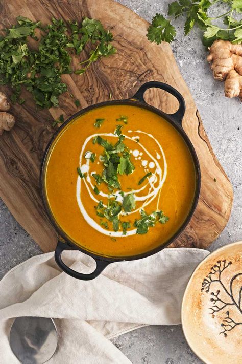 Creamy Carrot Ginger Soup Recipes With Ginger, Carrot And Ginger Soup, Vegan Carrot Soup, Cooking Vegetarian, Spicy Carrots, Fresh Carrots, Carrot Vegetable, Lazy Dinners, Carrot Ginger Soup