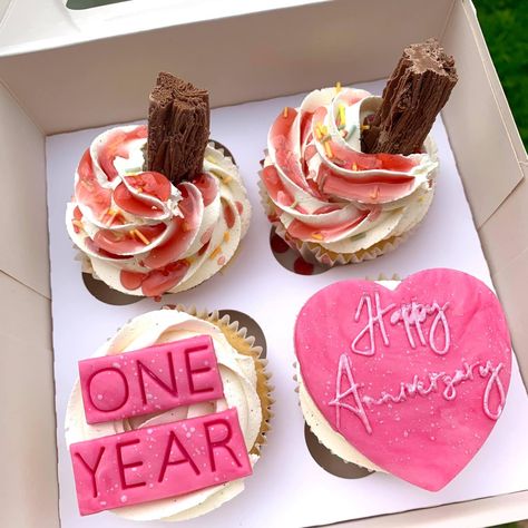 #anniversary #cupcakes 1 Year Anniversary Cupcakes, Cupcake For Boyfriend, Cupcakes For Anniversary Love, Happy Anniversary Cupcakes, Anniversary Food, Birthday Cake For Boyfriend, Anniversary Cupcakes, Cake For Boyfriend, Happy Anniversary Cakes