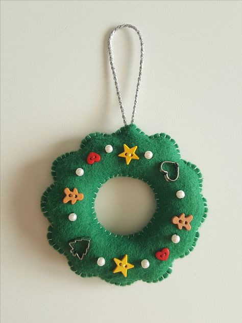 Christmas wreath - Felt Decorations - DIY - Christmas Mini Felt Wreath, Wreath Felt Ornament, Diy Wreath Decorating, Felt Christmas Wreaths, Felt Wreath Ornament, Christmas Wreath Felt, Felt Wreath Christmas, Christmas Felt Ornaments Patterns Free, Christmas Felt Garland Diy