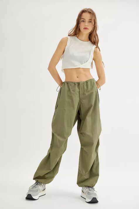 iets frans... Collection | Urban Outfitters Cargo Pants Urban Outfitters, Cargo Skirt Outfit, Cool Girl Style, Balloon Pants, Tank Outfit, Cargo Pants Outfit, Cargo Skirt, Brunch Outfit, Cargo Pant