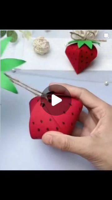 Home Made Gift Ideas Diy, Strawberry Gift Ideas, Strawberry Craft, Strawberry Crafts, Crafts For Beginners, Origami Love, Mixed Media Crafts, Handmade Packaging, Paper Craft Tutorials