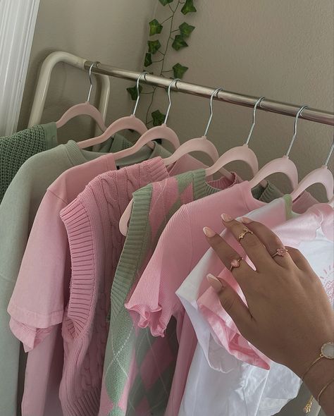 pink and green aesthetic minga london clothing rack with hand with gold jewelry bracelets and rings knit sweater and crop tops with vines room aesthetic girl wearing gold jewelry Pink And Green Clothes, Green Pink Outfit, Pink And Green Outfits, Pink Aesthetic Pictures, Printable Wall Collage, Lauren Asher, Pink Photography, The Fine Print, Danish Pastel