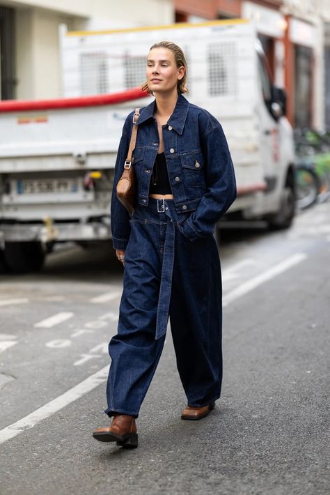 Paris Fashion Week Street Style - Coveteur: Inside Closets, Fashion, Beauty, Health, and Travel Denim Skirt Street Style, Streetwear Paris, Pleated Skirt And Sweater, Denim Street Style, Stylish Fall Outfits, Streets Of Paris, Paris Fashion Week Street Style, All Jeans, Double Denim