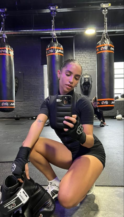 777 Brianna Anderson, Kickboxing Women, Boxer Aesthetic, Boxing Clothes, Boxe Thai, Weight Gain Workout, Trening Sztuk Walki, Female Boxers, Boxing Girl