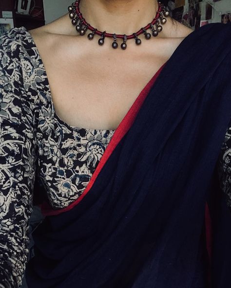 “Have a strong mind and a soft heart.” . . . . #ootd #stylingtheseasons #kalamkari #mangalagiri Kalamkari Blouse Designs, Trending Saree, Saree Jackets, Kalamkari Blouse, Saree Blouse Styles, Cotton Saree Blouse, Indian Sari Dress, Saree Jewellery, Fashionable Saree Blouse Designs