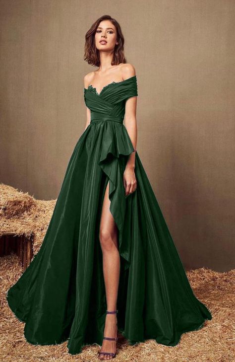 Long Dark Green Dress Casual, Emerald Green Dress For Wedding, Emerald Green Debut Gown, Green Esmeralda Dress, Dark Green Dress Prom, Dark Green Princess Dress, Ball Dresses Green, Elegant Dresses Green, Green Gown Elegant