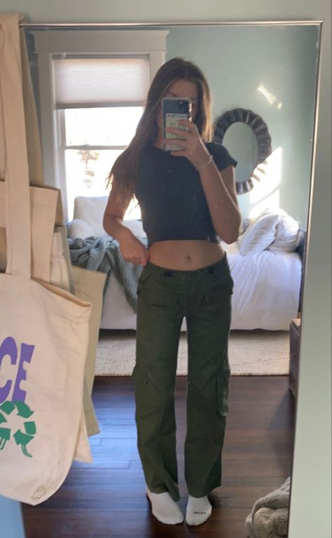 Green Pants Blue Top Outfit, Cargo Pants Outfit Brandy Melville, Brandy Melville Cargo Pants Outfit, Brandy Melville Outfits Cargo Pants, Madison Beer Cargo Pants, Navy Green Pants Outfit, Green Kim Cargo Pants Brandy Melville, How To Style Navy Blue Cargo Pants, Blue And Green Outfit Aesthetic