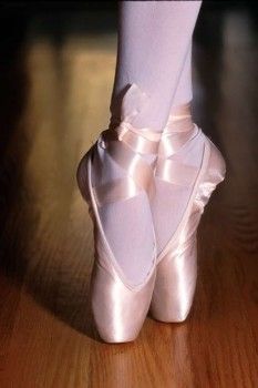 Hobby: Dans 12 jaar Ballet 6 jaar Modern Jazz 1 jaar Latin Pink Ballet Shoes, Grand Prince, Dancers Body, Ballet Theater, Ballet School, Ballet Class, En Pointe, Ballet Beautiful, Point Shoes