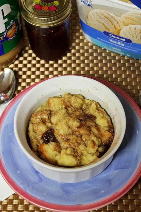 Microwave Bread Pudding, Individual Bread Pudding, Healthy Bread Pudding, Gluten Free Bread Pudding, Single Serve Dessert Recipes, Sugar Free Bread, Microwave Bread, Jar Desserts, Mason Jar Recipe