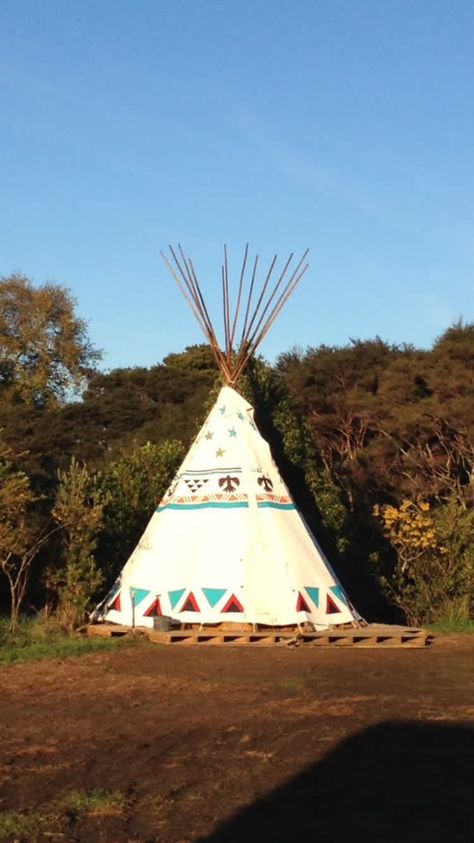 tp 1 Teepee House, Teepee Outdoor, Native American Home, American Costume, Diy Teepee, Tenda Camping, Lunar Landing, Tee Pee, Structured Water