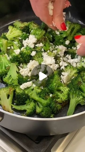 Mediterranean Diet Meal on Instagram: "🫒🥦 5 Minute Skillet Broccoli. 👉 Type "Snacks" If You Want to Get More Recipes From @mediterraneandiet_meal 👋 Follow @mediterraneandiet_meal to Get Daily Mediterranean Recipes 💁‍♀️ ingredients 2 crowns broccoli, cut into small florets 2 tbs olive oil salt 1/2 cup vegetable broth* 1/3 cup feta cheese, crumbled Garnish: fresh dill and lemon slices instructions Heat the oil in a large non stick skillet and get it really hot. Toss in your broccoli in a single layer. Let it sear for at least one minute so it gets a nice brown char. Season w salt. Then give it a good stir. Pour in the broth and cover the pan immediately. Reduce heat to medium low and let it cook for 3 minutes. Uncover and sprinkle on your feta. Cover again until cheese is mostly melted Skillet Broccoli, Lemon Slices, Vegetable Broth, Tasty Vegetarian Recipes, Cooked Veggies, Broccoli Recipes, Veggie Side Dishes, Fresh Dill, Food Shows