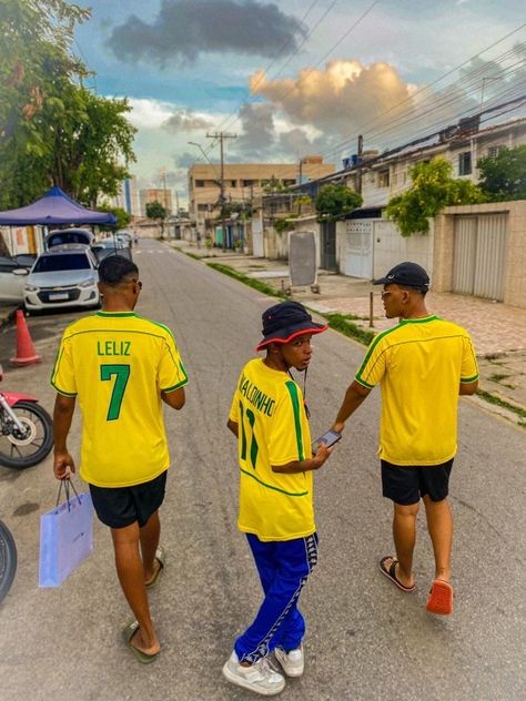 Fashion Aesthetic Streetwear, Football Streetwear, Streetwear Jersey, Football Brazil, Brazil Jersey, Street Football, Brazil Shirt, Bloke Core, Look 80s