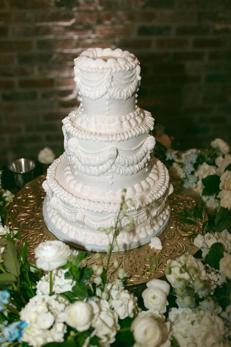 Wedding cake detail shot with floral decorations, blending documentary and artistic styles Elvis Wedding Cake, Elegant Wedding Reception Ideas, Lambeth Cakes, Victorian Wedding Cakes, Vintage Victorian Wedding, Petite Cakes, Elvis Wedding, Film Photography Wedding, 35mm Film Wedding