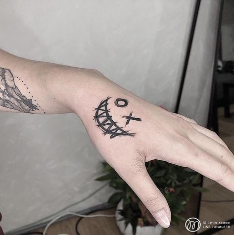 300+ Most Popular Mens Tattoos Ideas & Designs (2021) Good & Meaningful Herren Hand Tattoos, Tato Flash, Hand Ideas, Tattoo Placements, Hamsa Tattoo, Sharpie Tattoos, Inspiration Tattoos, Hand Tattoos For Guys, Tattoo Life