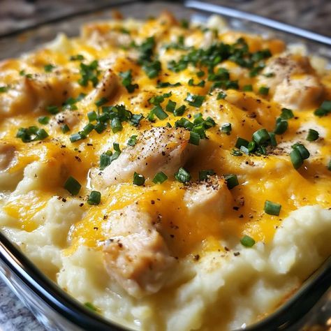 Cheesy Chicken and Mashed Potato Casserole Introduction Cheesy Chicken and Mashed Potato Casserole is a warm, hearty dish that makes Mashed Potato And Chicken Recipes, Chicken Mashed Potatoes Meals, Chicken Mashed Potato Casserole, Easy Chicken Bowl Recipes, Chicken And Potatoes Recipes Baked, Chicken And Mashed Potatoes Recipes, Mashed Potatoes And Chicken, Chicken And Mashed Potatoes, Chicken And Potato Casserole