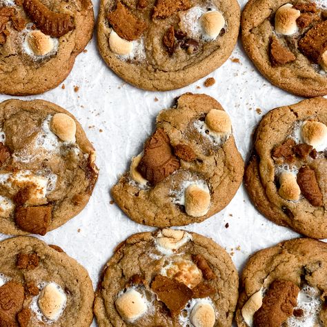 Cookie Butter Marshmallow Cookies - SALTED sweets Biscoff Cookie Recipe, Cookies Without Brown Sugar, Marshmallow Desserts, Marshmallow Cookies, Biscoff Cookies, Cinnamon Cookies, Cookie Brownie Bars, Cookie Spread, Cookie Butter