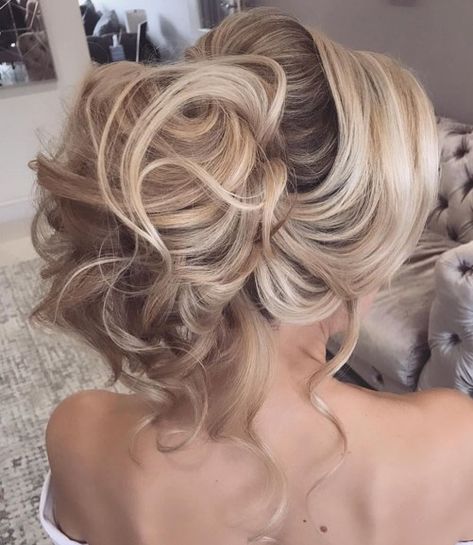 Curly Formal Updo Hairstyle Updos For Long Hair Curly, Updos For Long Hair Tutorial, Curly Updos For Long Hair, Short Bridal Hairstyles, Strawberry Blonde Hair Color Ideas, Naturally Curly Hair Updo, Long Hair Bridal, Brown Eyes Blonde, Indian Bridal Hair