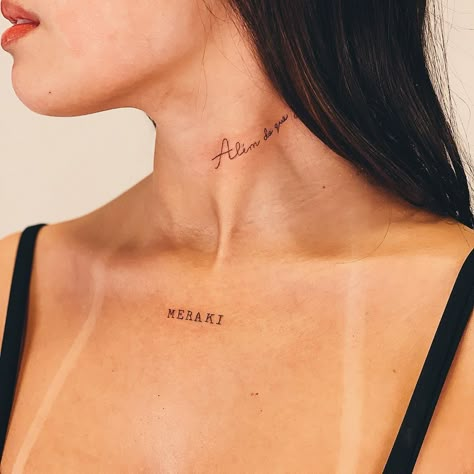 81.9 mil curtidas, 266 comentários - Vitoria Marcilio (@marciliovi) no Instagram: “1 -“ MERAKI “ : Do grego, fazer com a alma. Entregar tudo de si, em tudo que se propor a fazer. Ir…” Neck Word Tattoos Women, Dainty Throat Tattoo, One Word Chest Tattoo, Throat Tattoos Women Simple, Word Neck Tattoos, Small Name Tattoo, Throat Tattoo, Neck Tattoos Women, Tattoo Minimalist