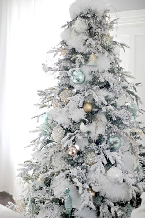 The flocked tree - secret garland revealed - Craftberry Bush White Christmas Tree Decorations, Flocked Christmas Tree, Silver Christmas Decorations, Flocked Christmas Trees Decorated, A White Christmas, Christmas Series, Black Christmas Trees, White Christmas Trees, Flocked Christmas Trees